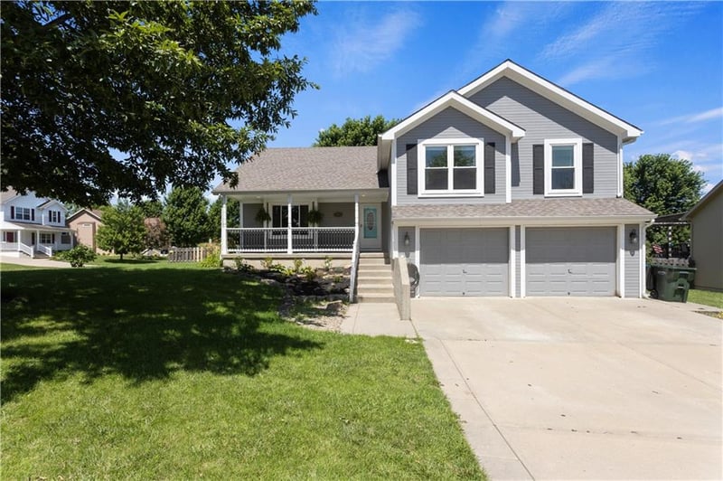 3812 Clayton Dr, Leavenworth, KS 66048