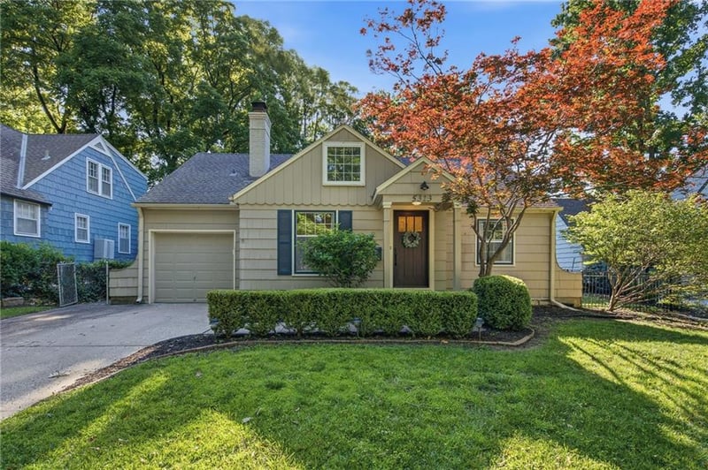 5313 Aberdeen Rd, Fairway, KS 66205