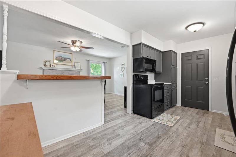 3916 Queen Ridge Dr, Independence, MO 64055