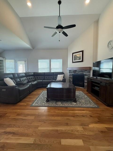 16338 Lois Ln, Basehor, KS 66007