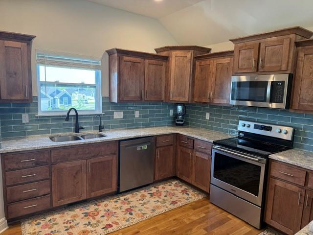 16338 Lois Ln, Basehor, KS 66007