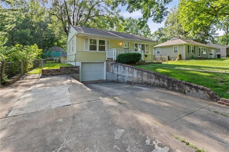 5624 Harvard Ave, Raytown, MO 64133