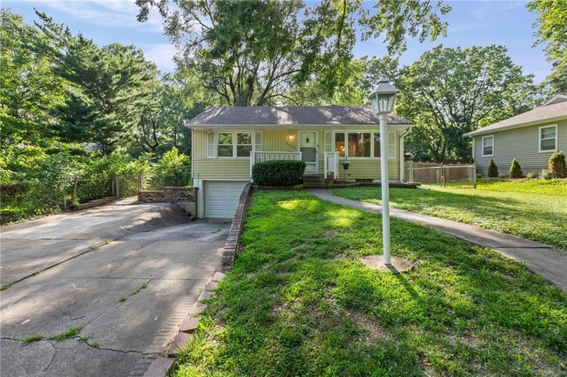 5624 Harvard Ave, Raytown, MO 64133