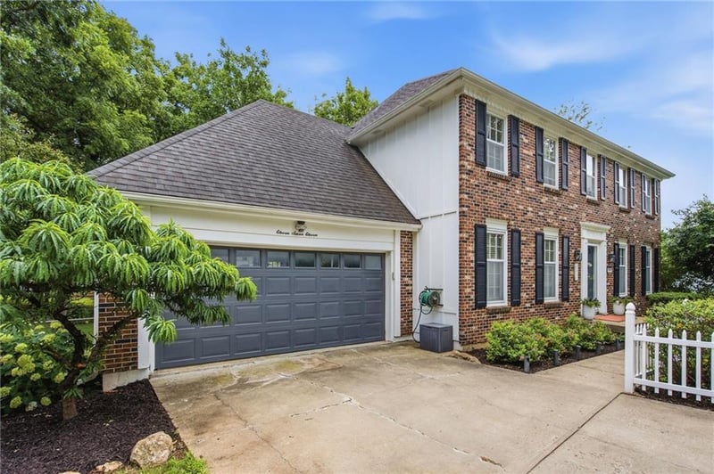 11711 W 100th Ter, Overland Park, KS 66214