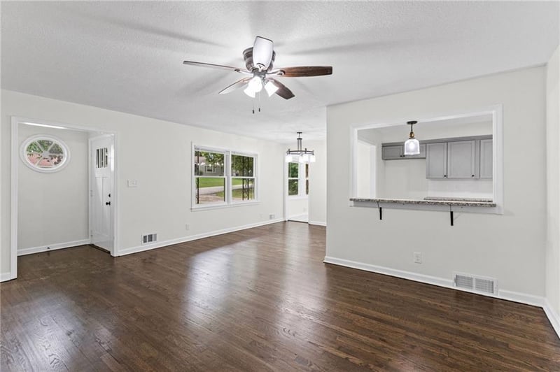 8105 E 80th Ter, Kansas City, MO 64138
