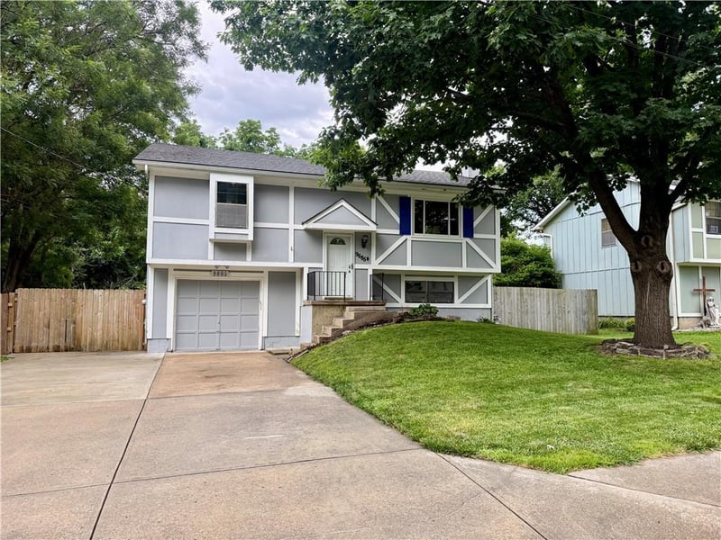 9685 61st St, Merriam, KS 66203