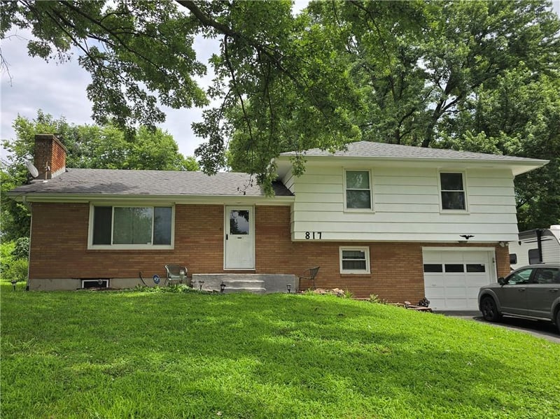 817 Alexander Rd, Independence, MO 64056