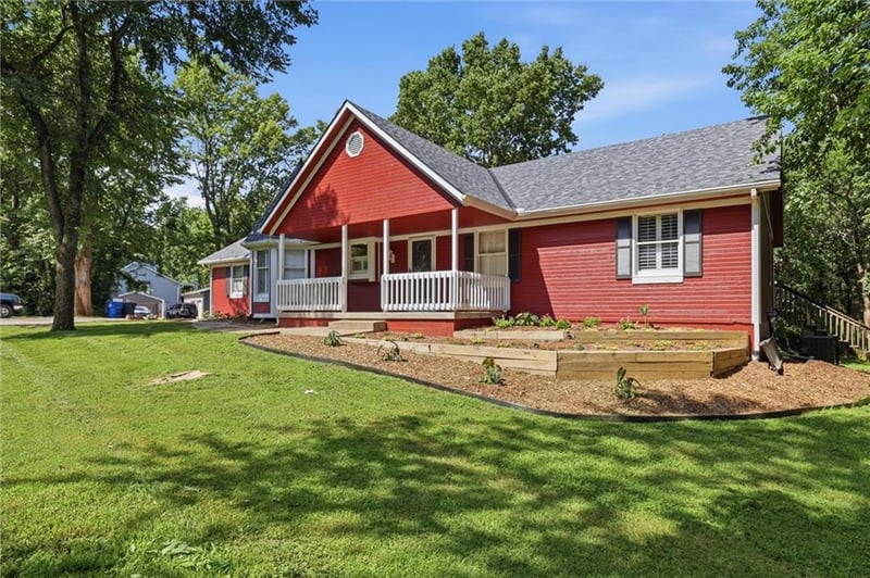 24512 Shadow Ct, Peculiar, MO 64078