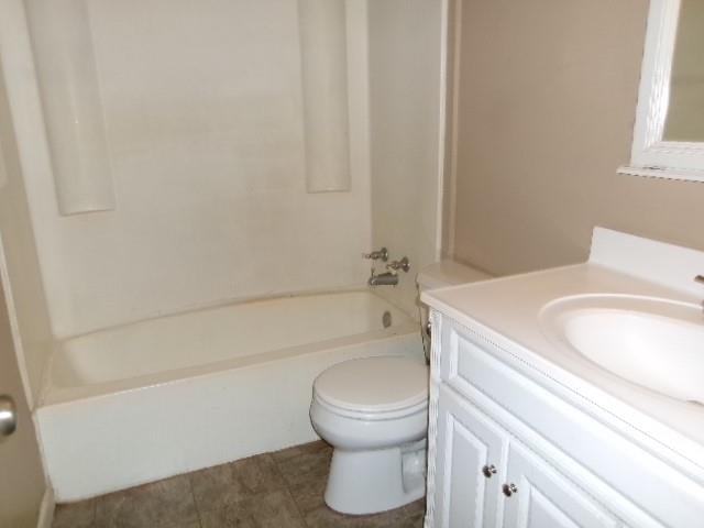 618 Kay Dr, Lee's Summit, MO 64063