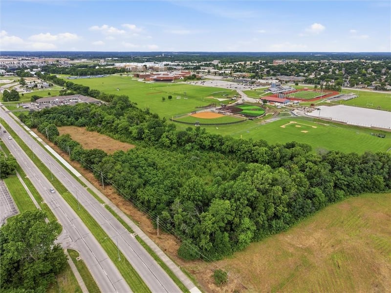 E Chipman Rd, Lee's Summit, MO 64063