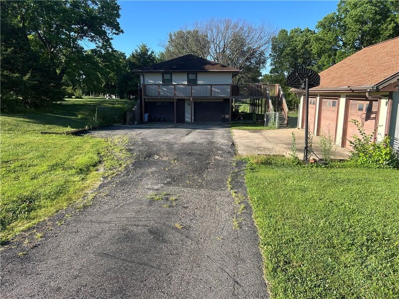 6740 Horseshoe Dr, Holt, MO 64048