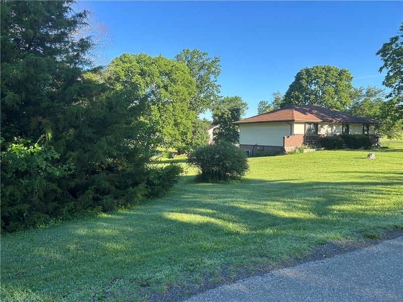 6740 Horseshoe Dr, Holt, MO 64048