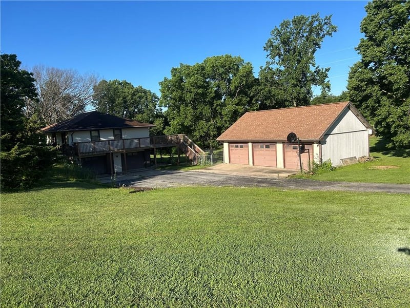 6740 Horseshoe Dr, Holt, MO 64048