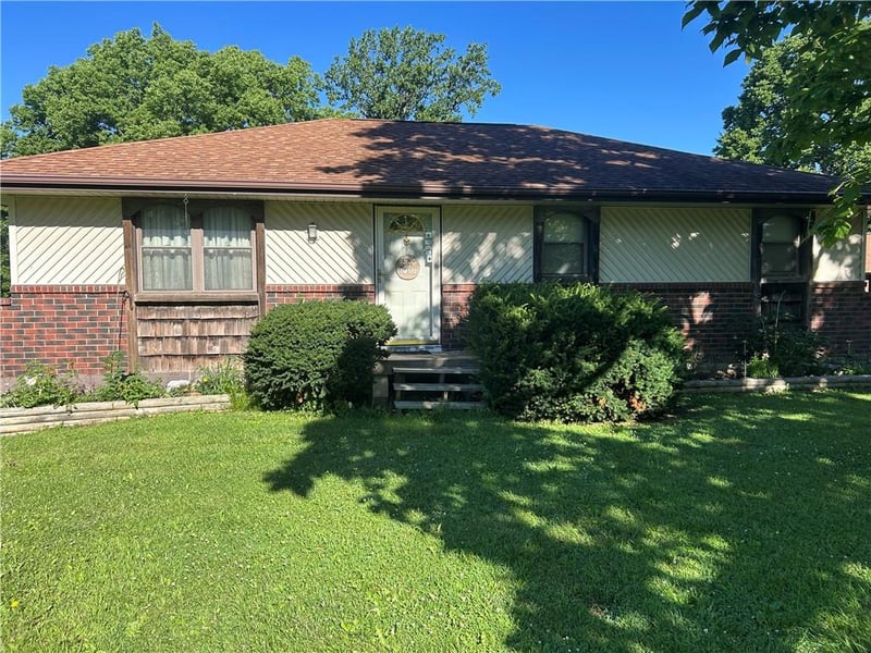 6740 Horseshoe Dr, Holt, MO 64048