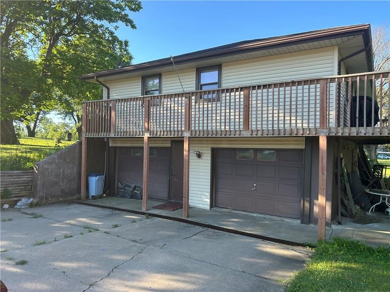 6740 Horseshoe Dr, Holt, MO 64048