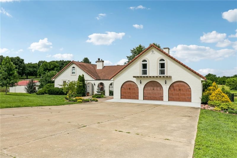 20077 199th St, Tonganoxie, KS 66086