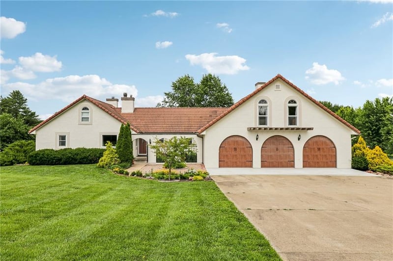 20077 199th St, Tonganoxie, KS 66086