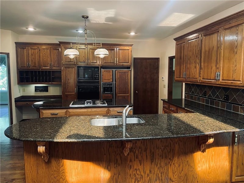 1609 Ridge Rd, Leavenworth, KS 66048