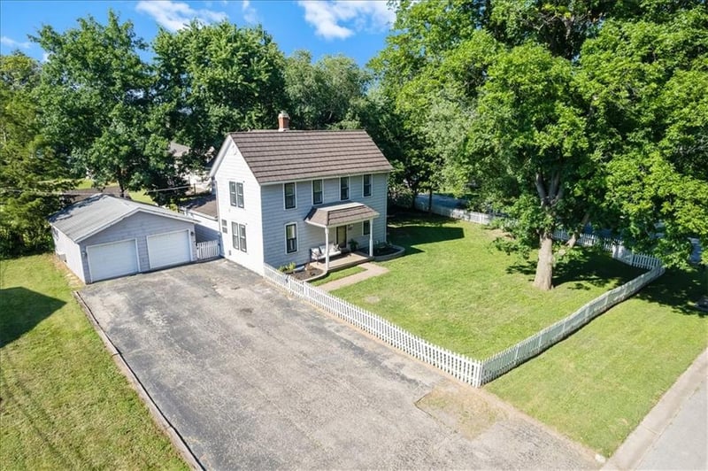 5145 Long Dr, Shawnee, KS 66216