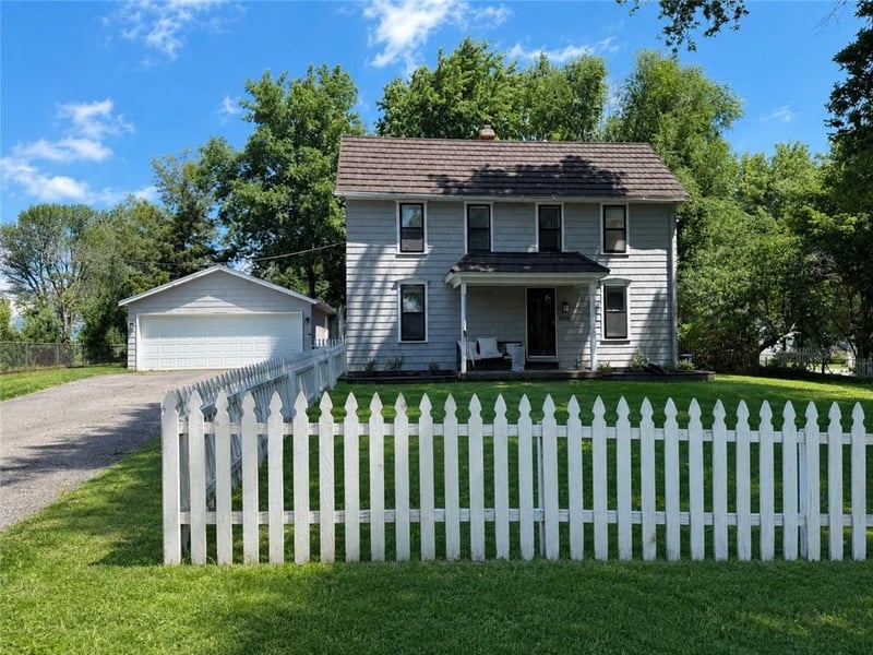 5145 Long Dr, Shawnee, KS 66216