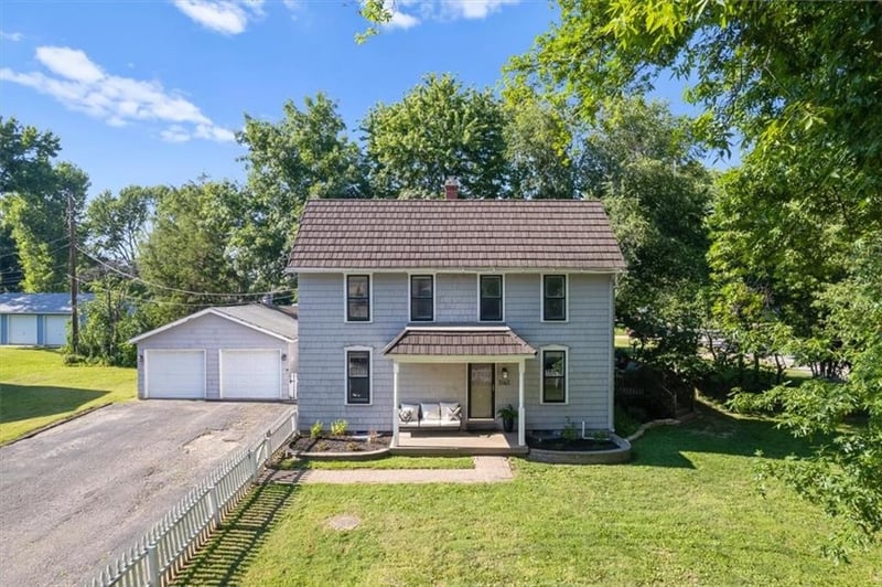 5145 Long Dr, Shawnee, KS 66216