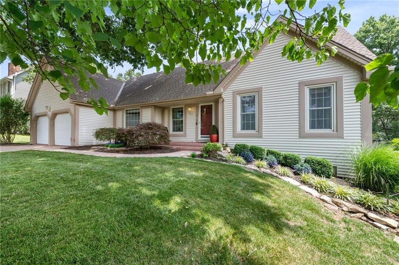 11815 Pennsylvania Ave, Kansas City, MO 64114