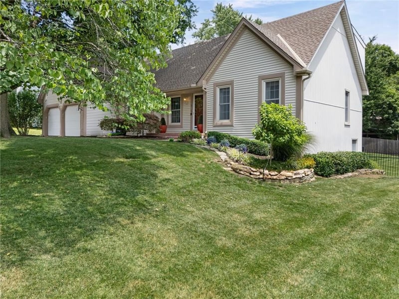 11815 Pennsylvania Ave, Kansas City, MO 64114