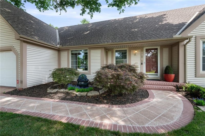 11815 Pennsylvania Ave, Kansas City, MO 64114