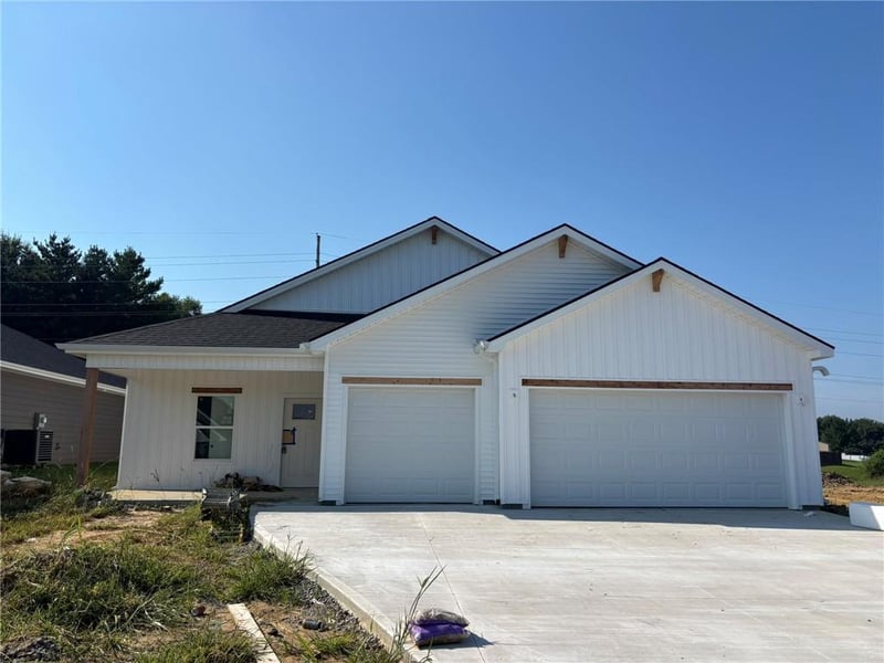4810 S Creek Woods Dr, St Joseph, MO 64507