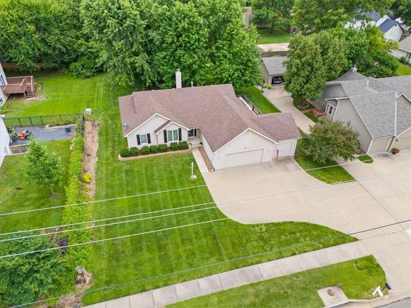 1905 River Ridge Rd, Lawrence, KS 66044
