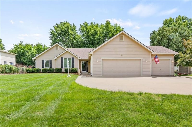 1905 River Ridge Rd, Lawrence, KS 66044