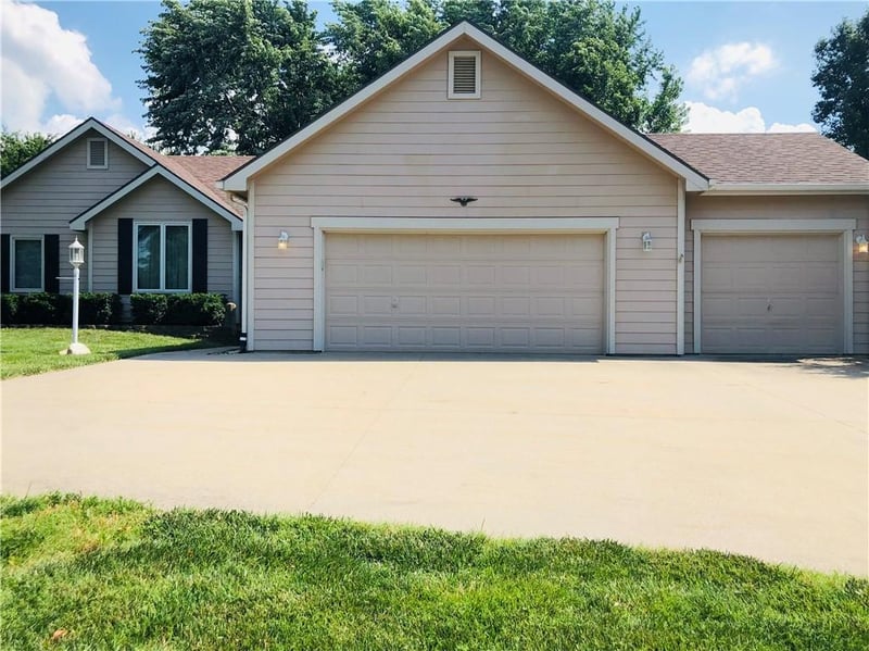 1905 River Ridge Rd, Lawrence, KS 66044
