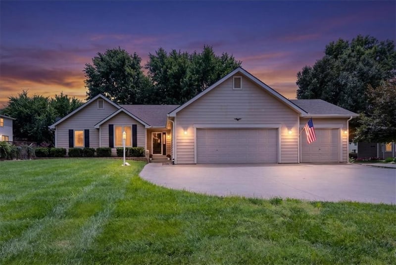 1905 River Ridge Rd, Lawrence, KS 66044