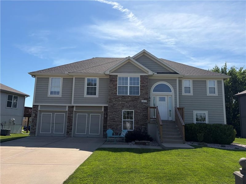 8427 Kensington Ave, Kansas City, MO 64156