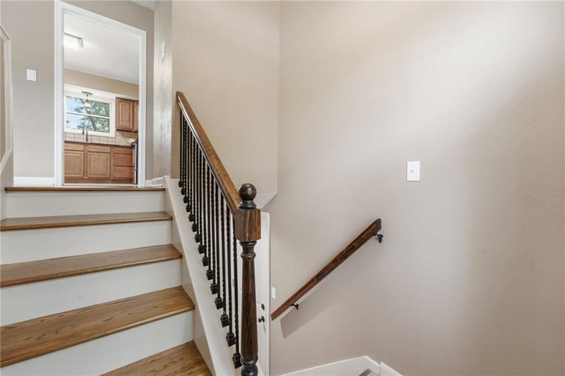 305 Marion Ln, Lee's Summit, MO 64081