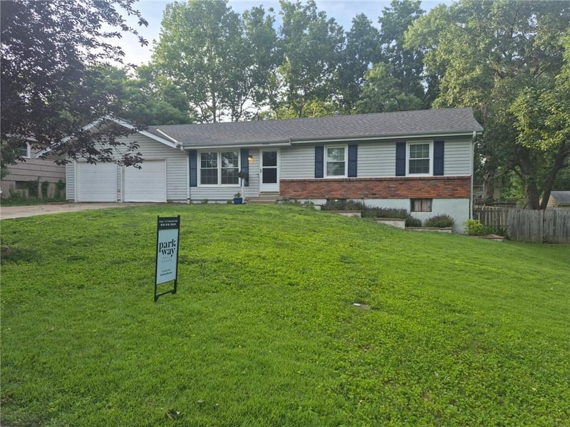 9304 81st St, Raytown, MO 64138
