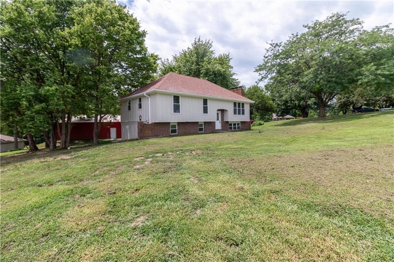5 Tara Ln, Faucett, MO 64448