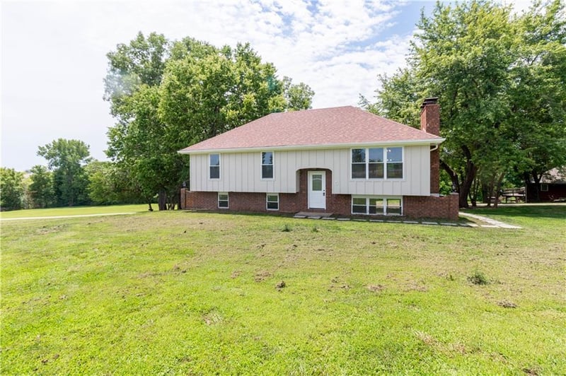 5 Tara Ln, Faucett, MO 64448