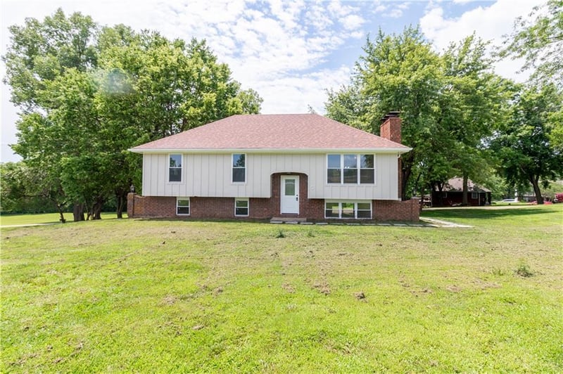 5 Tara Ln, Faucett, MO 64448