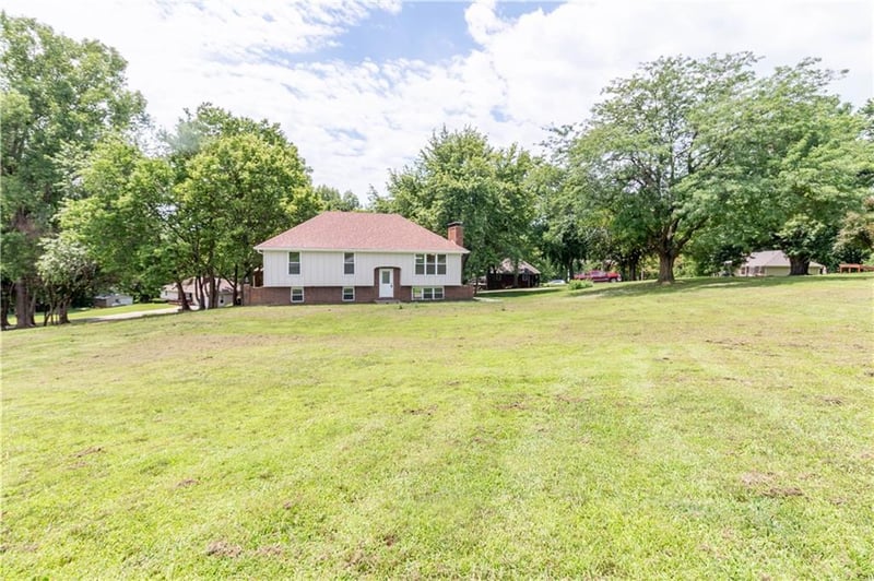 5 Tara Ln, Faucett, MO 64448