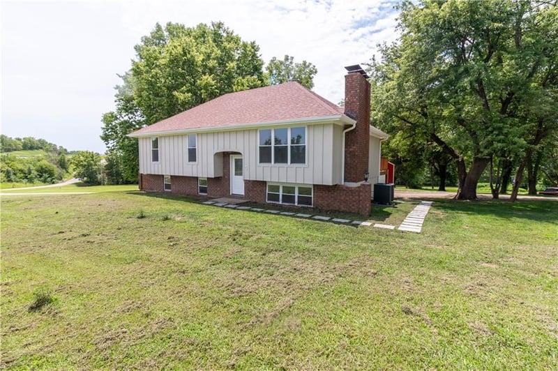 5 Tara Ln, Faucett, MO 64448