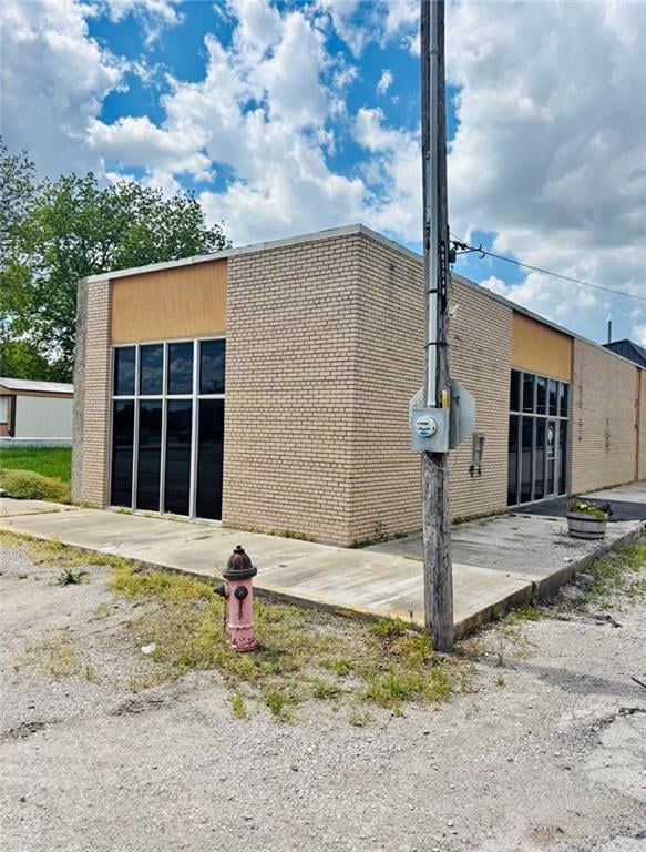 100 2nd St, Hardin, MO 64035
