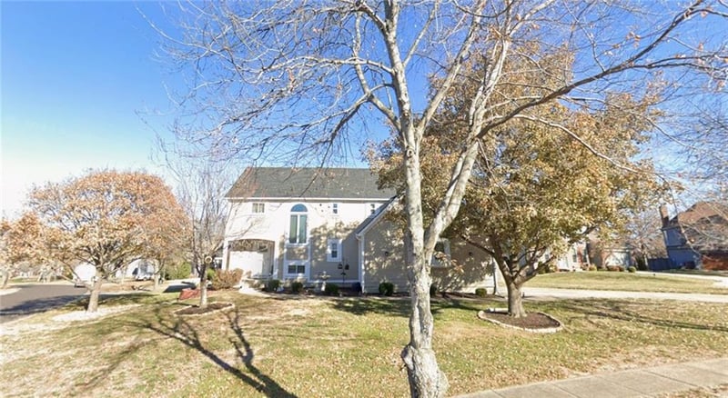 8821 115th Ter, Overland Park, KS 66210