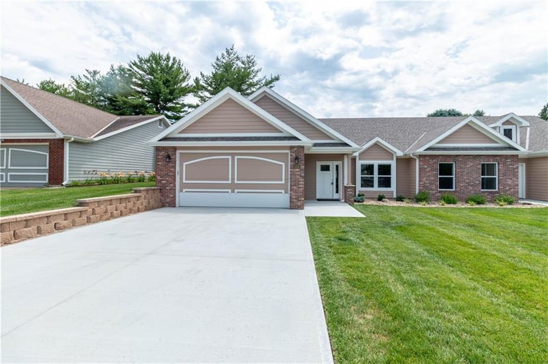 5016 Mulberry Ter, St Joseph, MO 64506