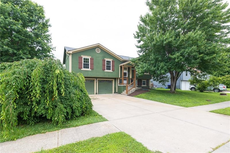 410 Copeland Dr, Greenwood, MO 64034