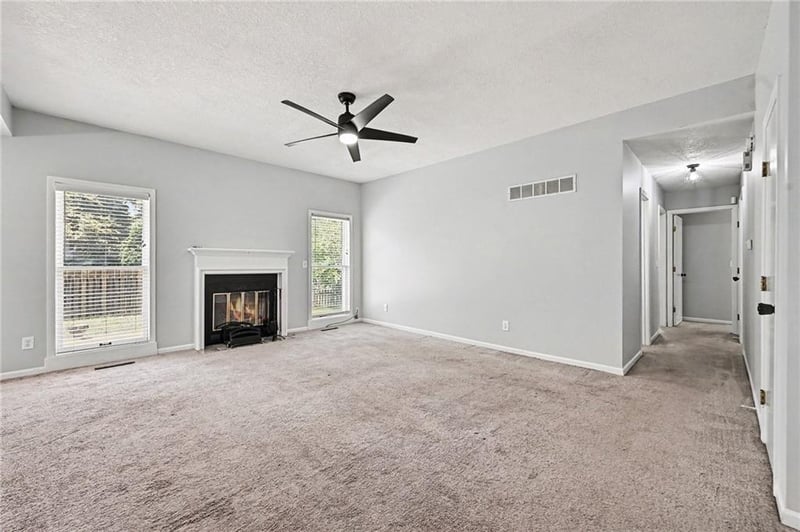 1720 Regency Dr, Kearney, MO 64060