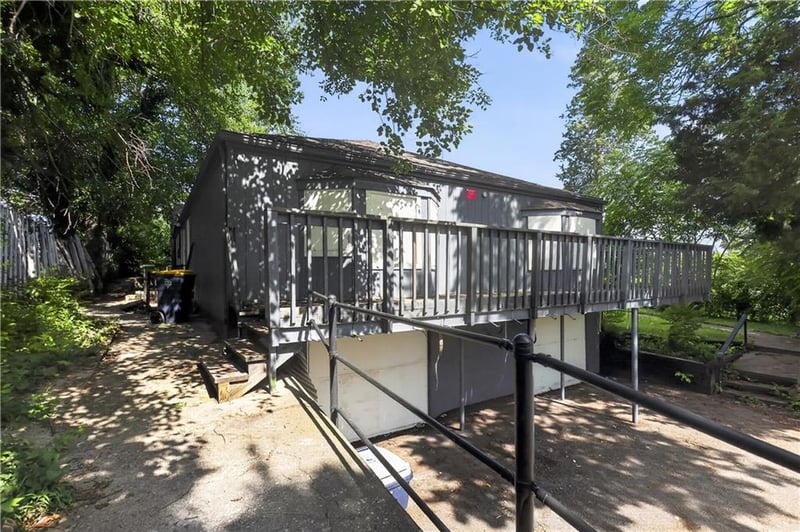8155 Holmes Rd, Kansas City, MO 64131