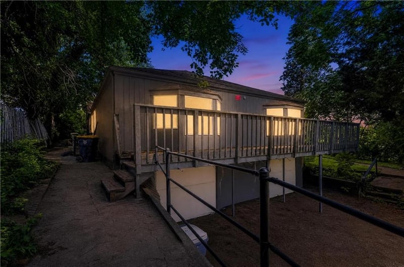 8155 Holmes Rd, Kansas City, MO 64131