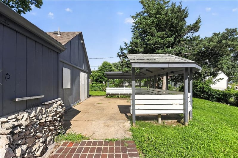 8155 Holmes Rd, Kansas City, MO 64131