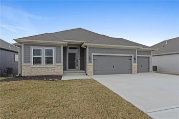 11010 N Corrington Ave, Kansas City, MO 64156